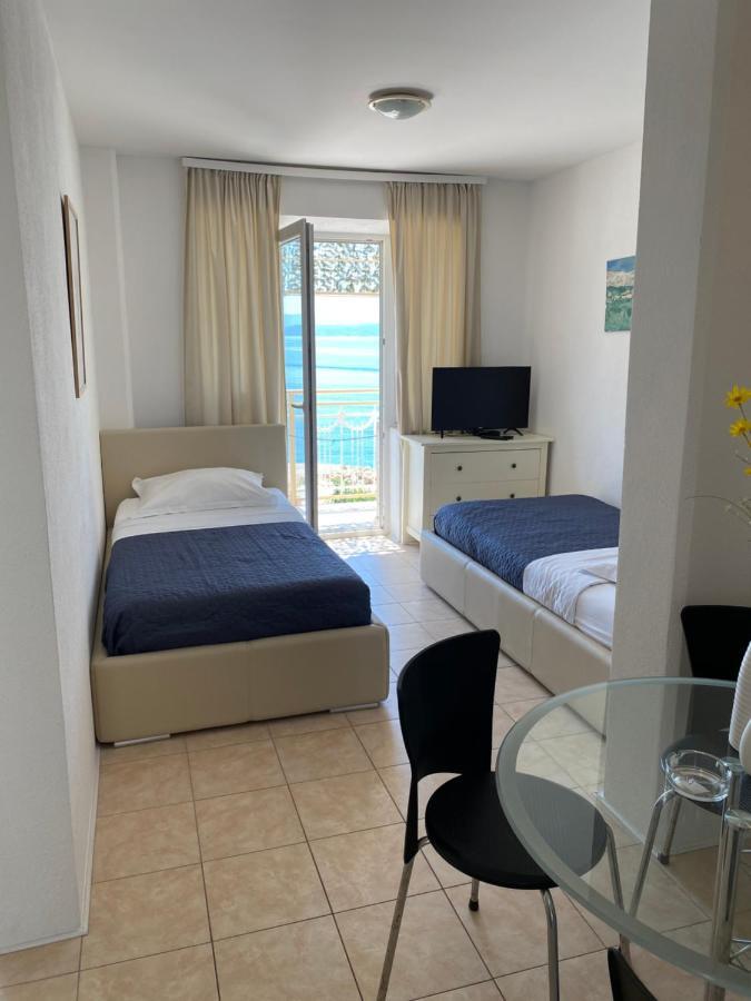 Villa Leo Beach Apartment 포드고라 외부 사진